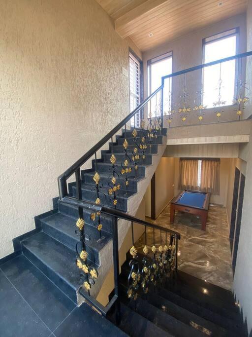 Mount Resorts Lonavala 5 Bhk Luxurious Villa With Private Pool And Full Size Cricket Football Turf Buitenkant foto