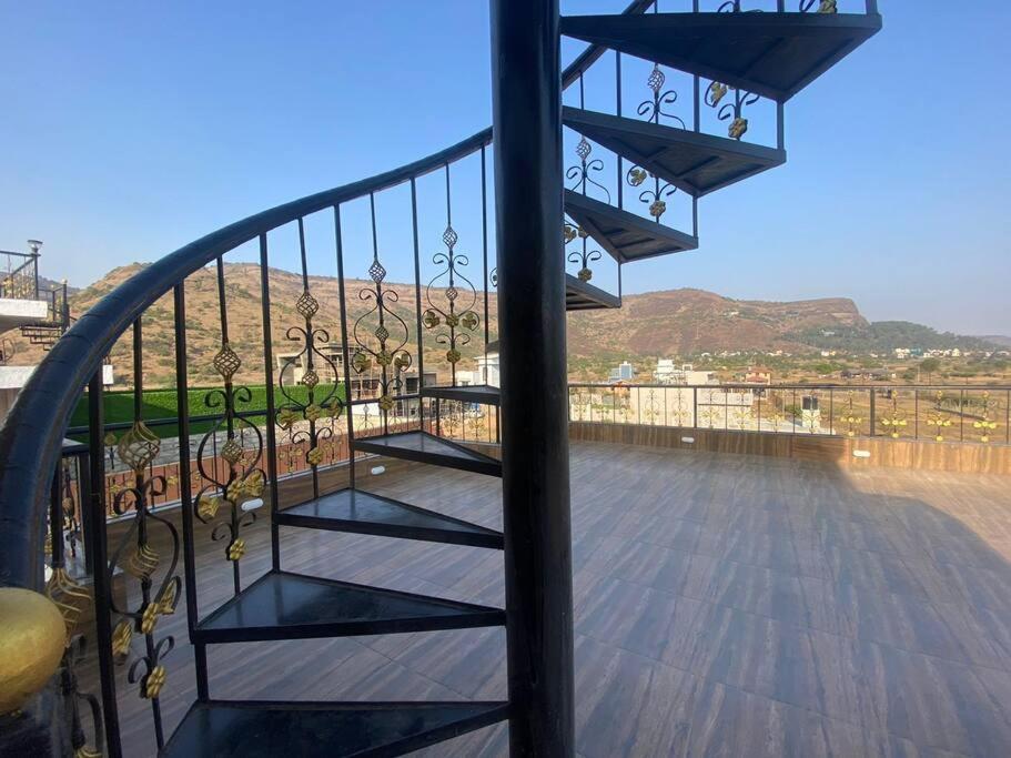 Mount Resorts Lonavala 5 Bhk Luxurious Villa With Private Pool And Full Size Cricket Football Turf Buitenkant foto