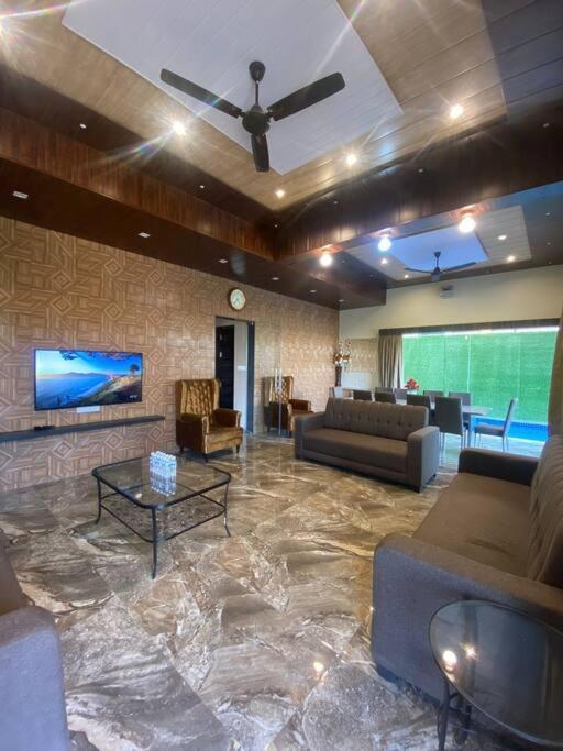 Mount Resorts Lonavala 5 Bhk Luxurious Villa With Private Pool And Full Size Cricket Football Turf Buitenkant foto